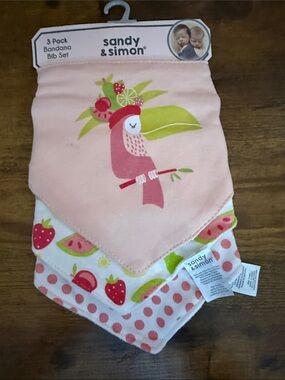 Sandy & Simon Bandana Bib velcro closure